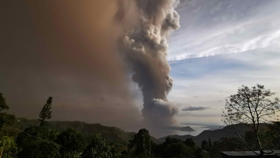 Declaran estado de calamidad en Filipinas por erupción del volcán Taal
