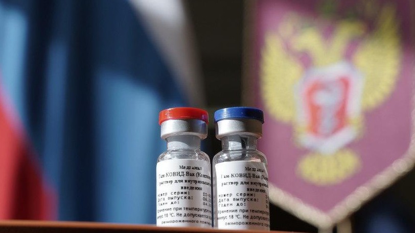 Busca Rusia producir primer lote de vacunas contra COVID19 en dos semanas