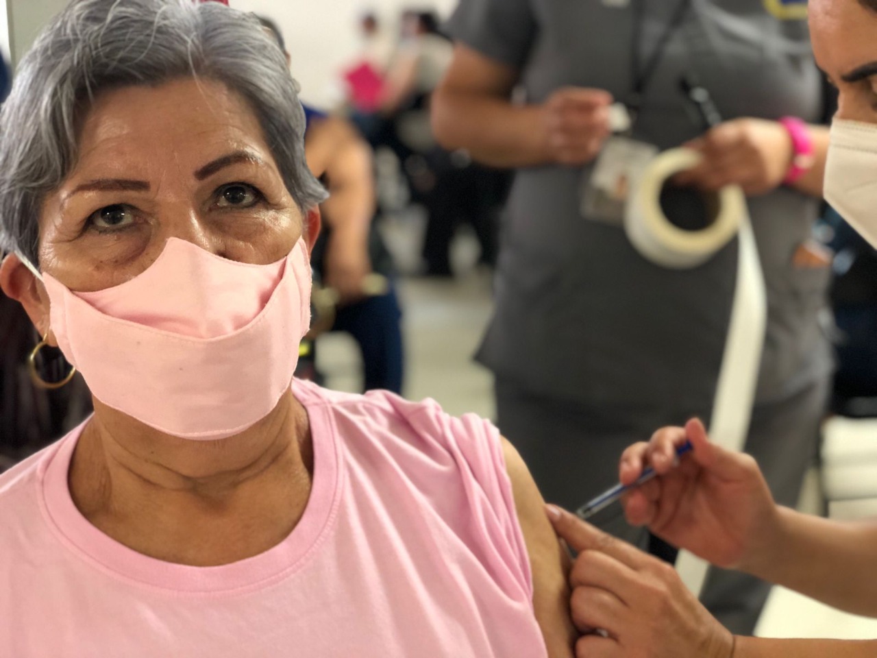 Inicia aplicación de segunda dosis de AstraZeneca para personas de 60 y más en Juárez
