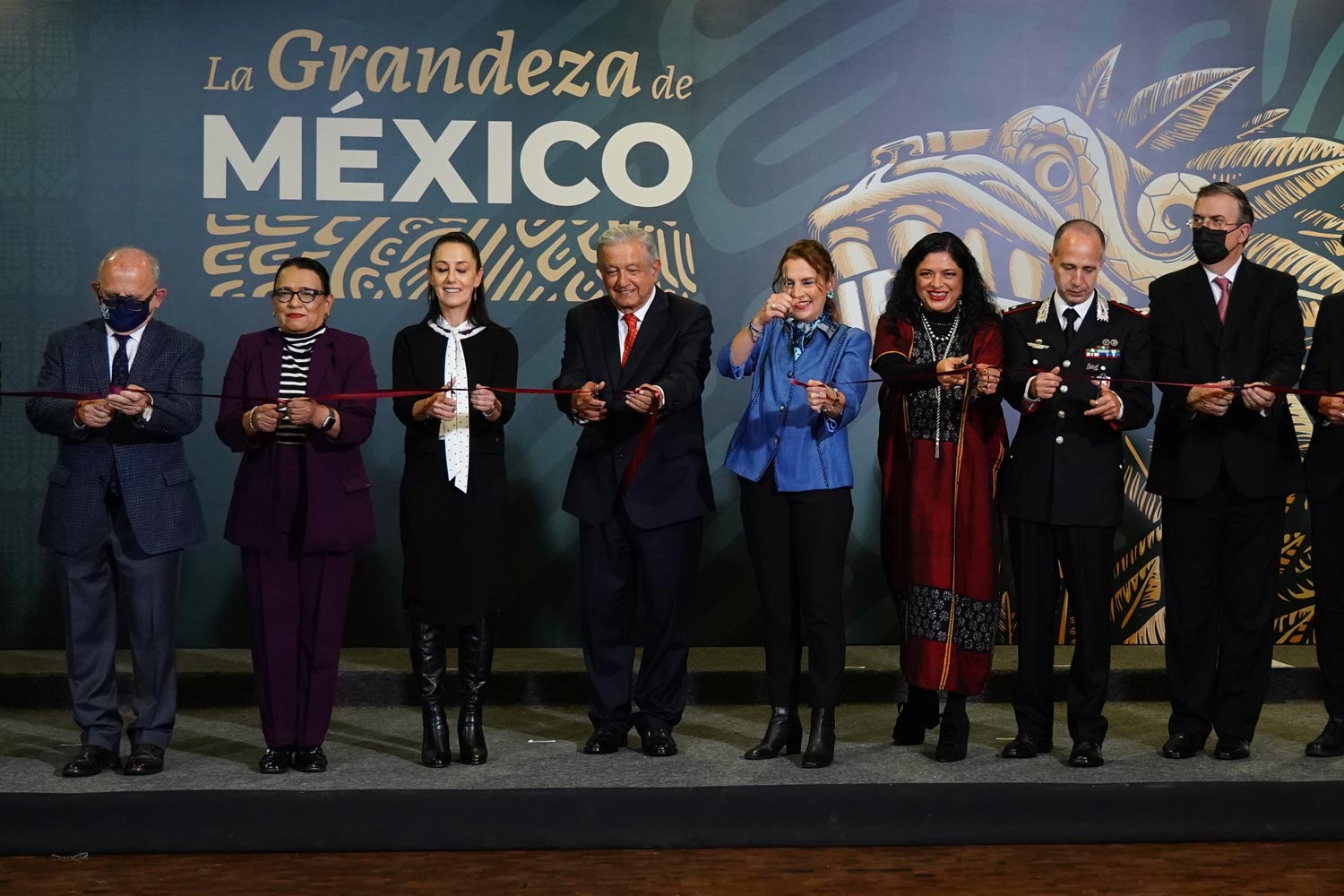 Inaugura AMLO exposición “La Grandeza de México”; Guardia Nacional tendrá unidad especial para recuperar patrimonio cultural