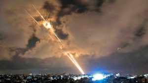 Cohetes palestinos impactan en territorios ocupados por Israel
