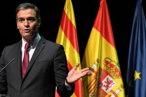 Anuncia Pedro Sánchez impuestos a bancos y eléctricas ante crisis económica