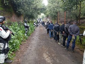 Ejército y Guardia Nacional capturan a 167 sicarios con arsenal y vehículos en Michoacán
