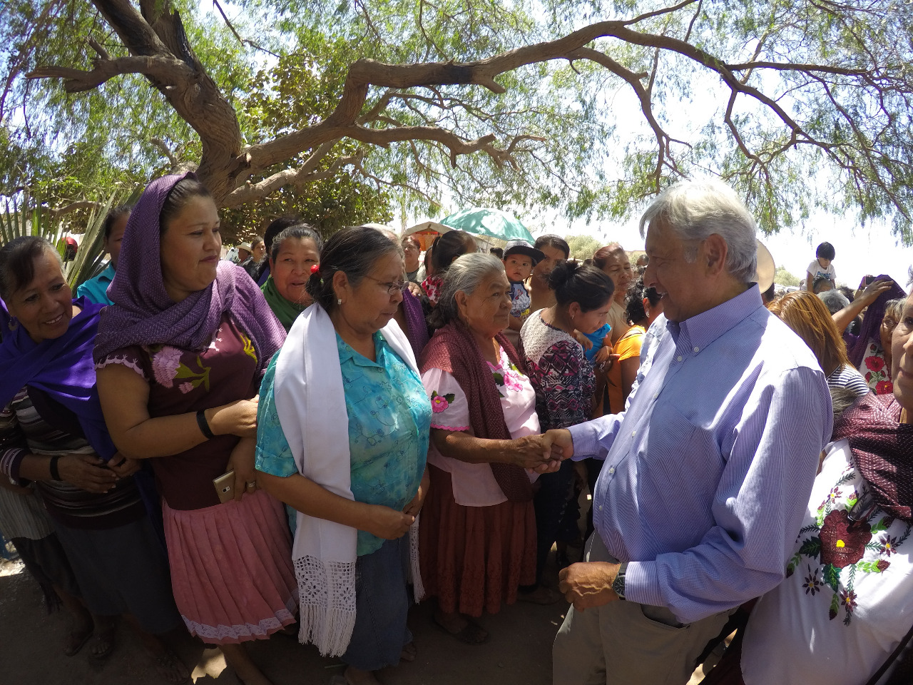 Busca AMLO devolver tierras y agua a los Yaquis, descarta abusos a propietarios de terrenos