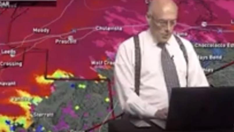 Meteorólogo interrumpe reporte de tornado para saber si su esposa está bien