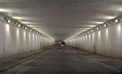 Culmina instalación de iluminación en túnel de la Independencia