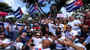 Caminata contra el bloqueo a Cuba llega a la Casa Blanca