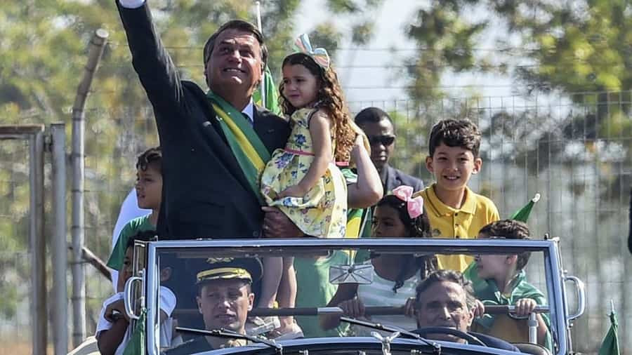 Bolsonaro se niega a vacunar a su hija contra la COVID19