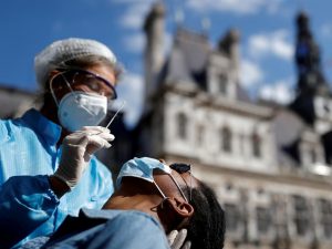 Mantiene Francia registro de más de 400 mil contagios diarios de COVID19