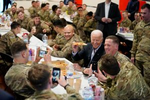 Alienta Biden a ejército estadunidense en Polonia; “Son la mejor fuerza del mundo”…