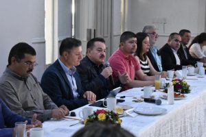 Se reúne Mario Vázquez con Cuauhtémoc Unido