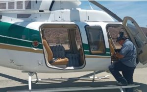 Pone Estado a disposición un helicóptero para entregar apoyos a brigadistas
