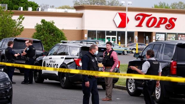 Ataque racista en Nueva York, sujeto mata a 10 personas en supermercado