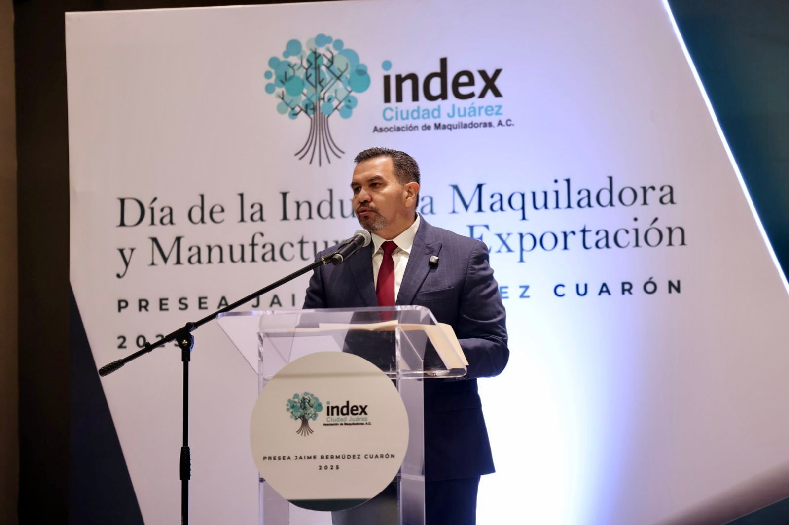 Refrenda Cruz Pérez Cuéllar apoyo al sector industrial
