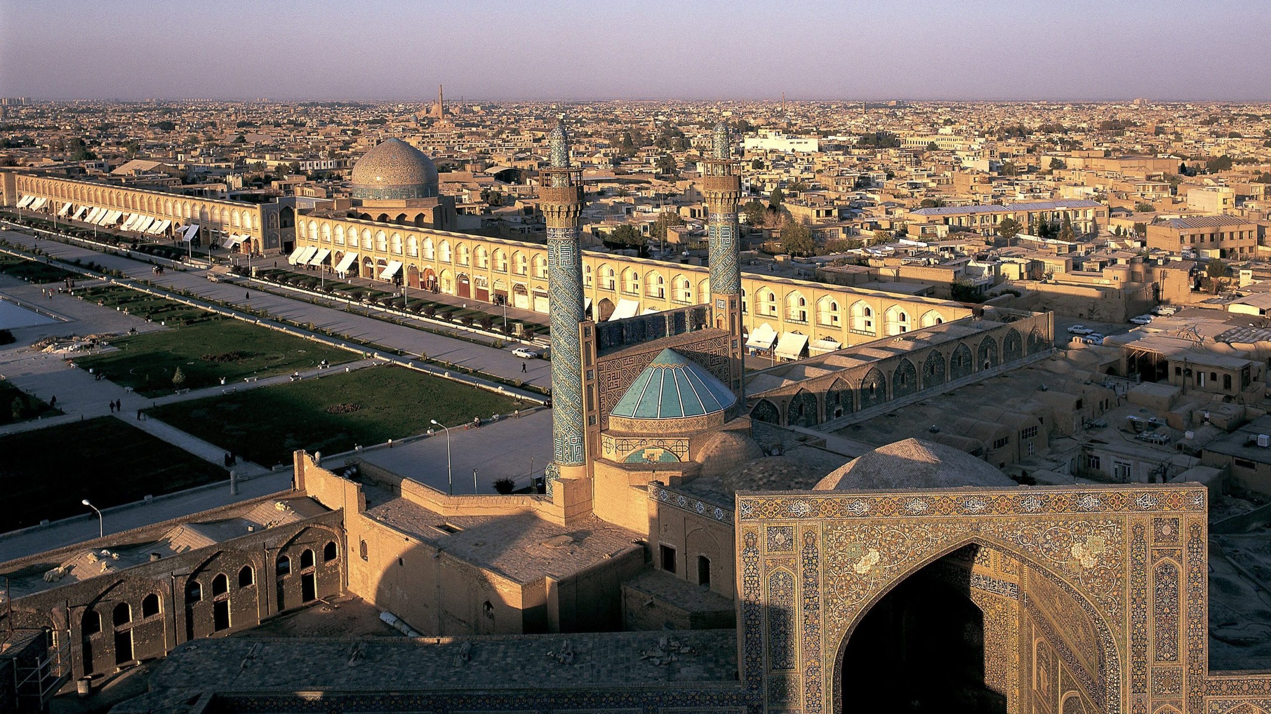 Infraestructuras energéticas de Irán son atacadas