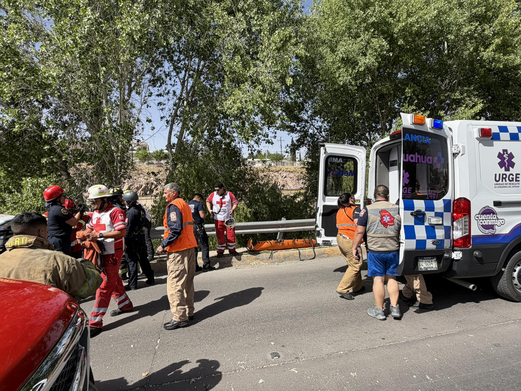 Auto cae al río Chuviscar; dos menores resultan lesionadas