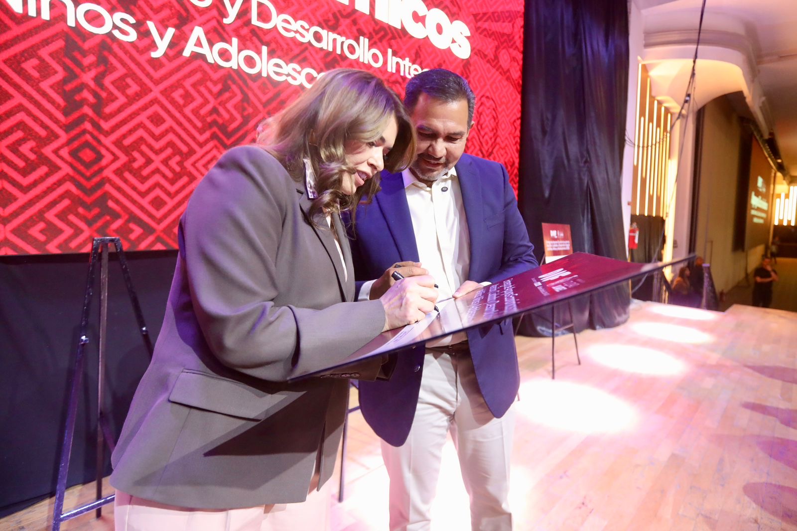 Entrega DIF de Juárez apoyos de Bienestar Infantil