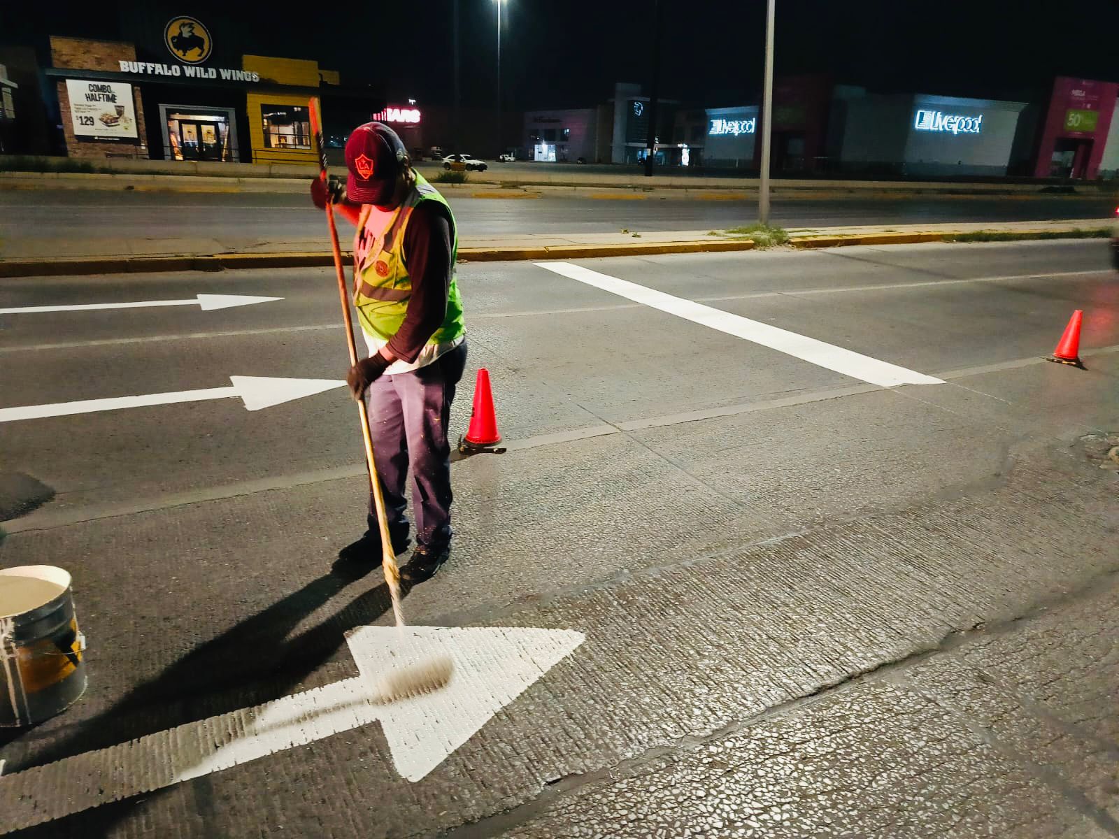 Continúa Control de Tráfico con trabajos de pintura en diversas vialidades