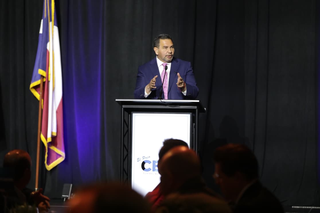 Participa Cruz Pérez Cuéllar en encuentro empresarial en El Paso