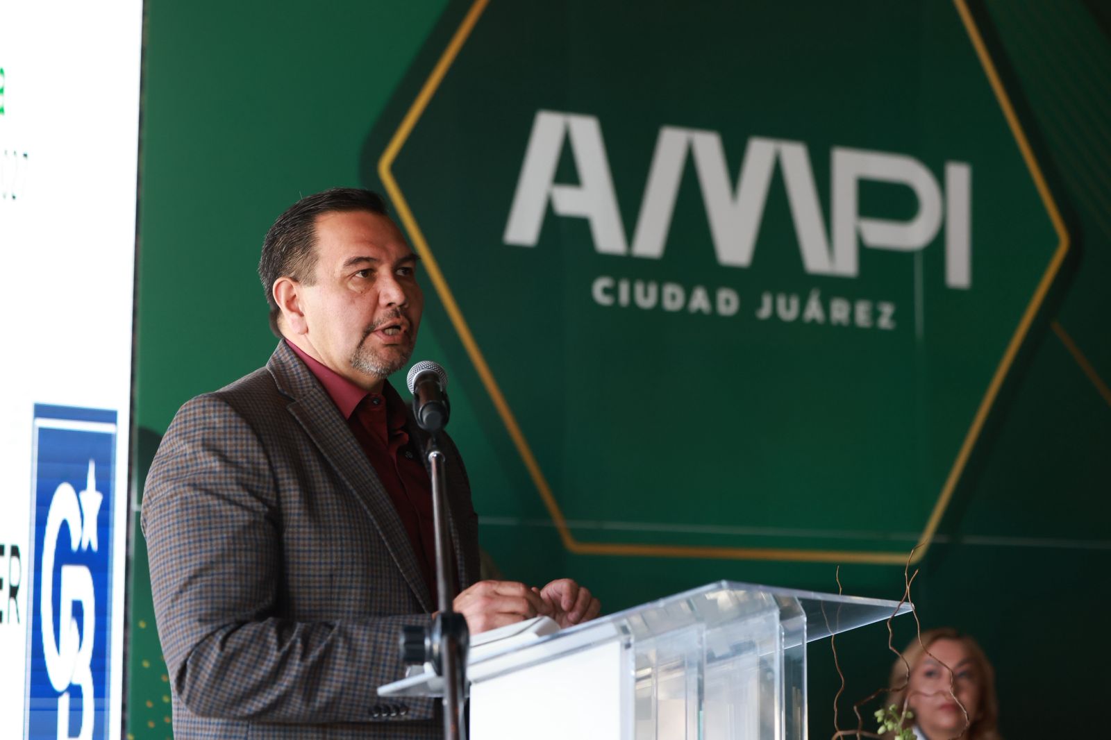 Pérez Cuéllar toma protesta al nuevo consejo directivo de la AMPI