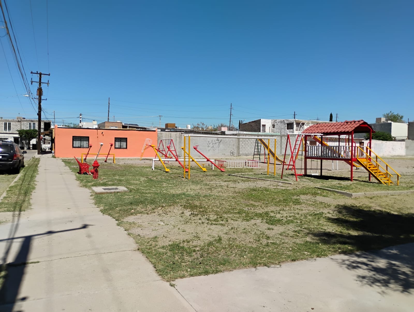 Realizan labores de limpieza y mantenimiento en Parque Paula