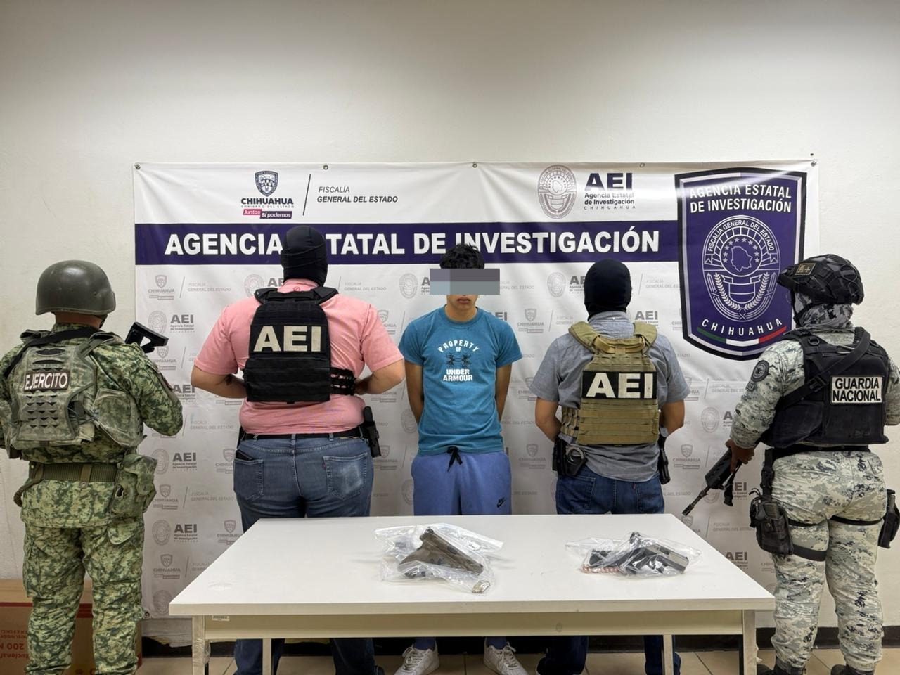 Arrestan a sujeto en posesión de dos armas de fuego