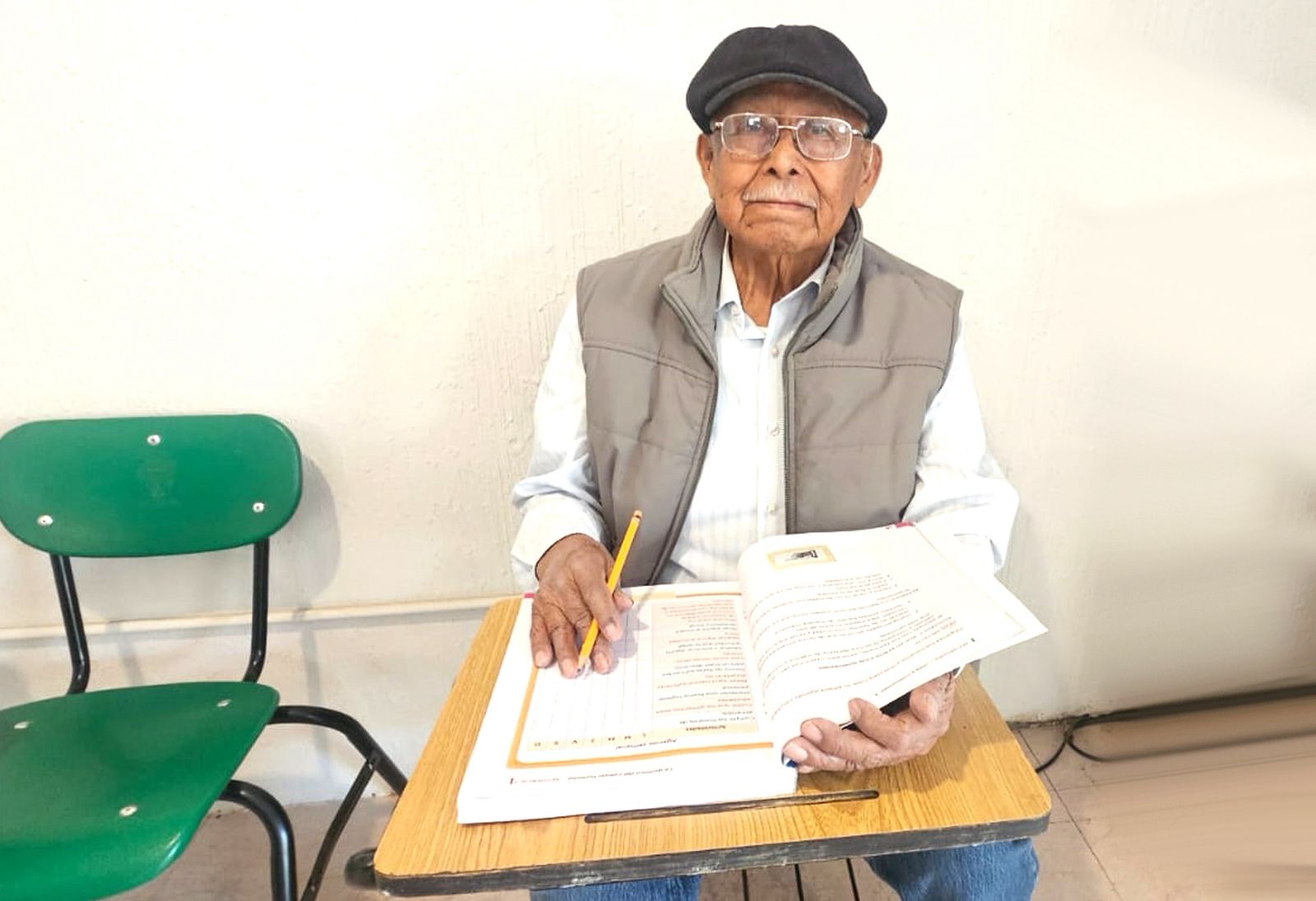 A los 94 años de edad concluye su educación Primaria en el Ichea