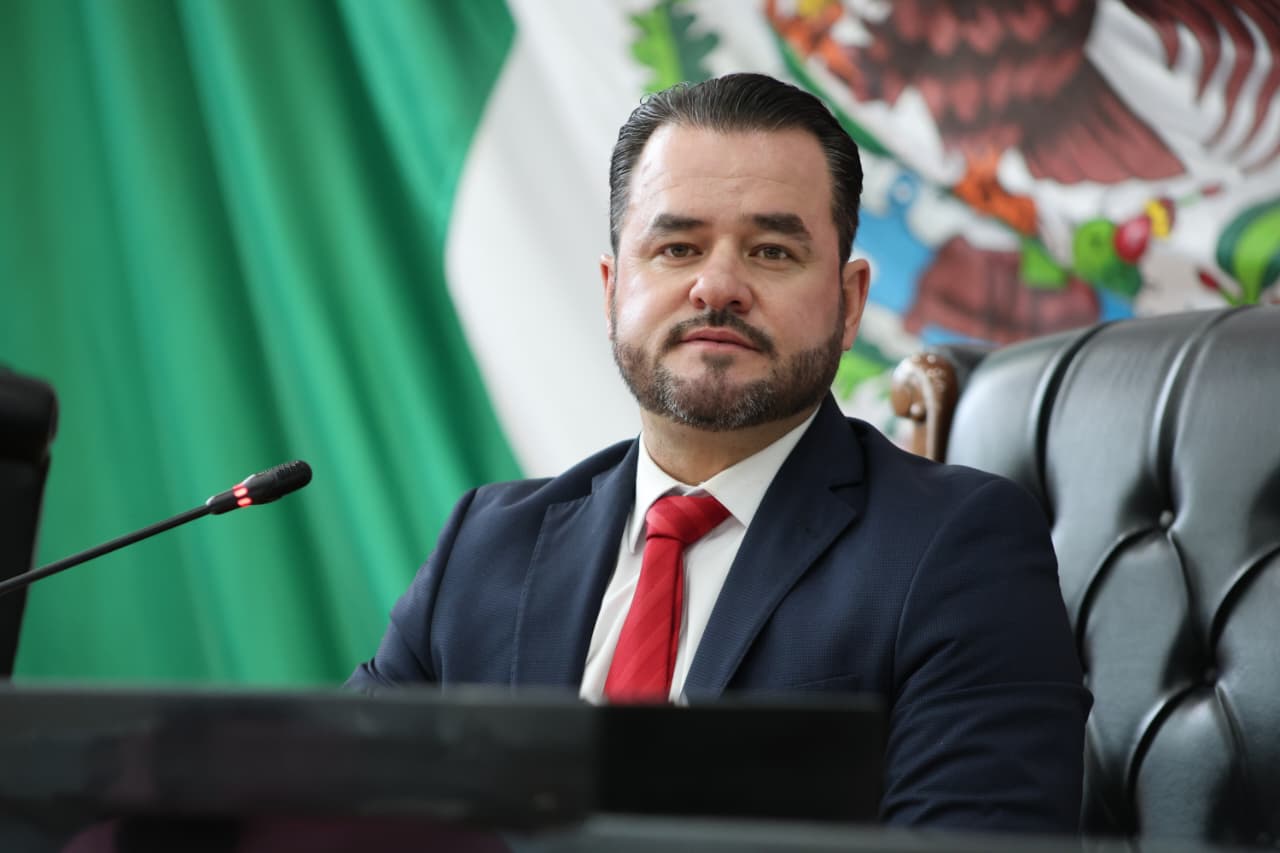Necesario solucionar problemática de proliferación de garrapatas y perros de la calle: Óscar Avitia