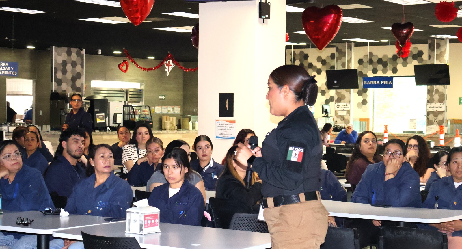 Da DSPM pláticas a mujeres de la industria maquiladora para prevenir violencia