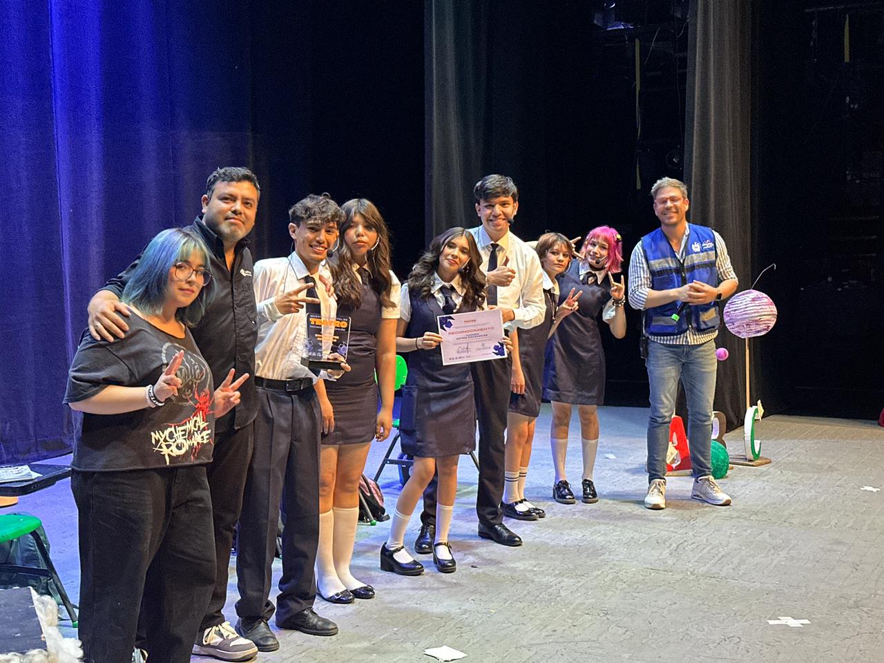 Familias disfrutan del arte local