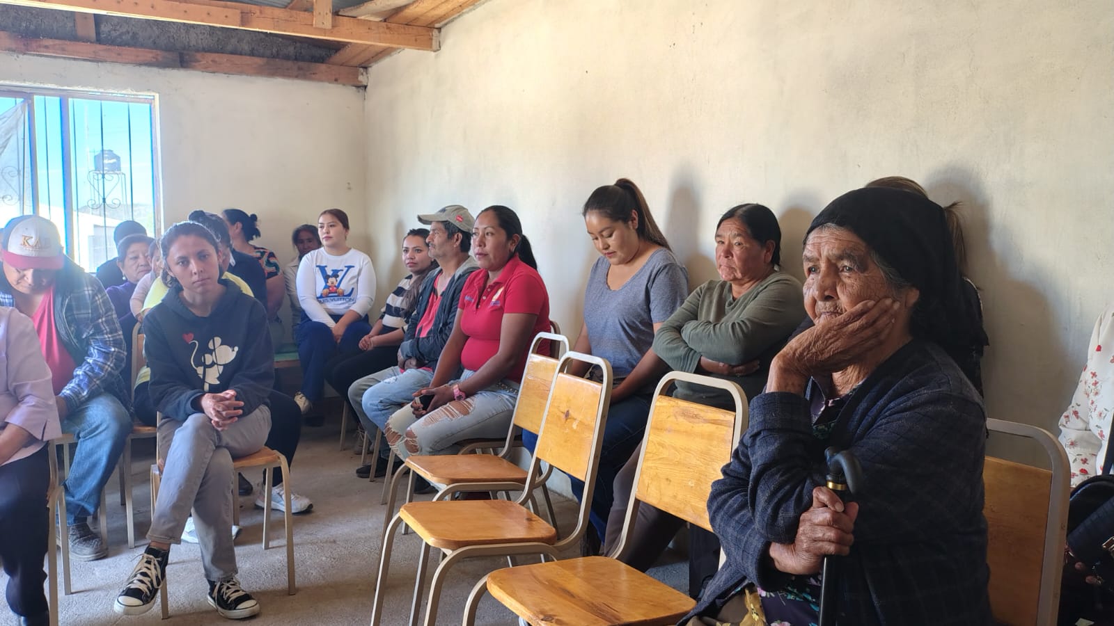 Impulsa Estrada electrificación, agua y apoyo alimentario