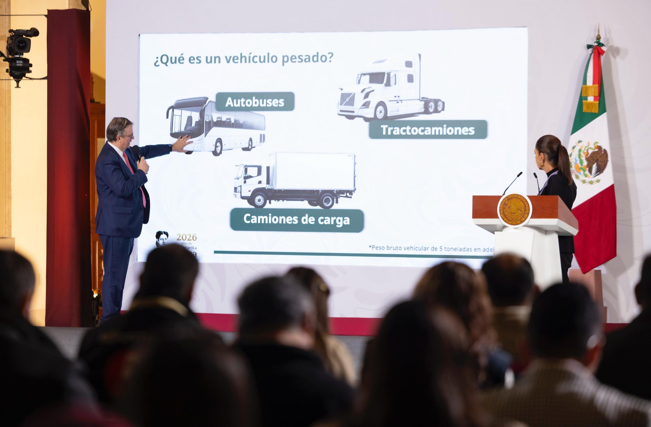 Presenta Claudia Sheinbaum programa de atención inmediata para proteger la industria de vehículos pesados