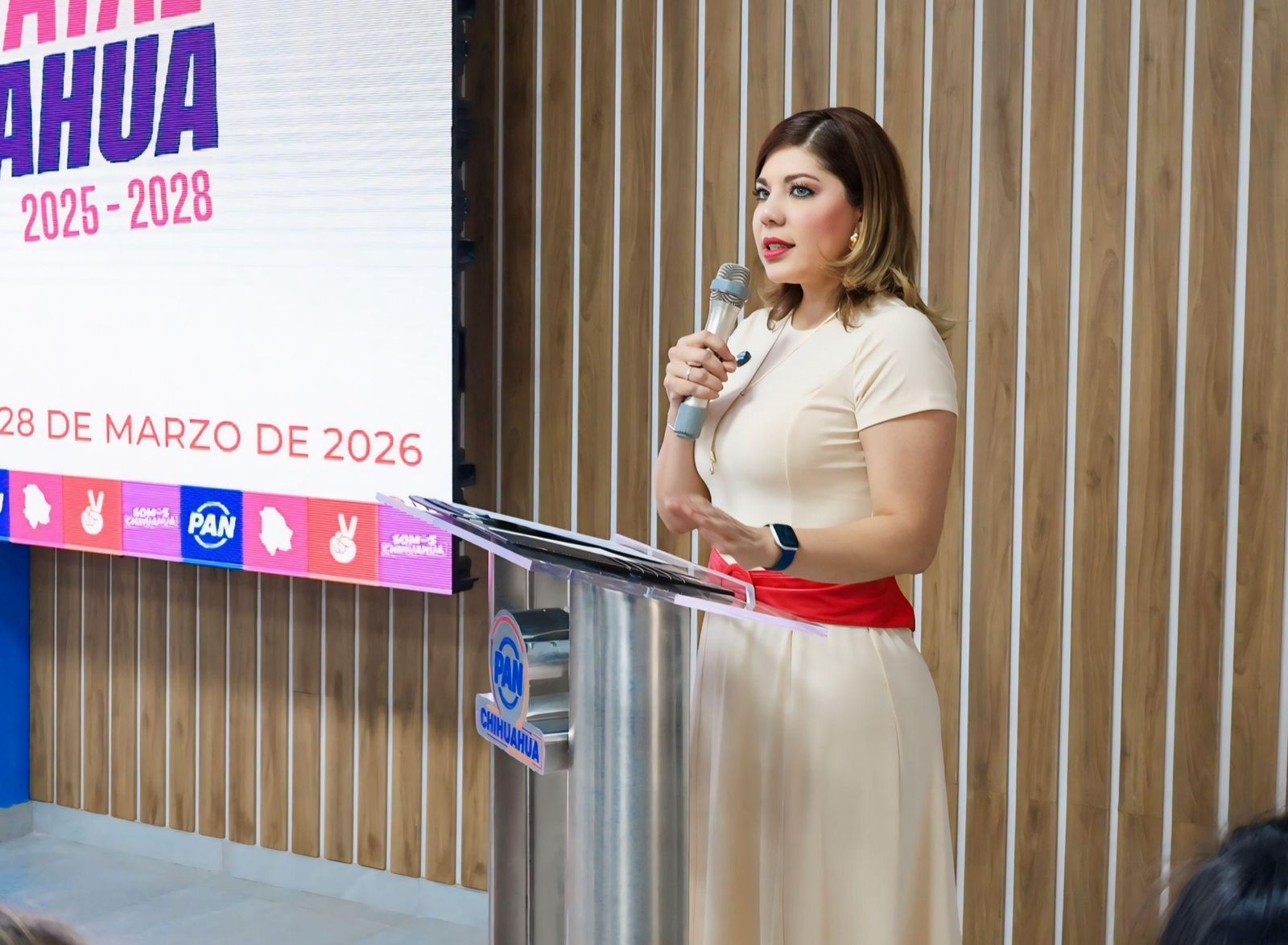 “Frena IEE promoción ilegal de Andrea Chávez”