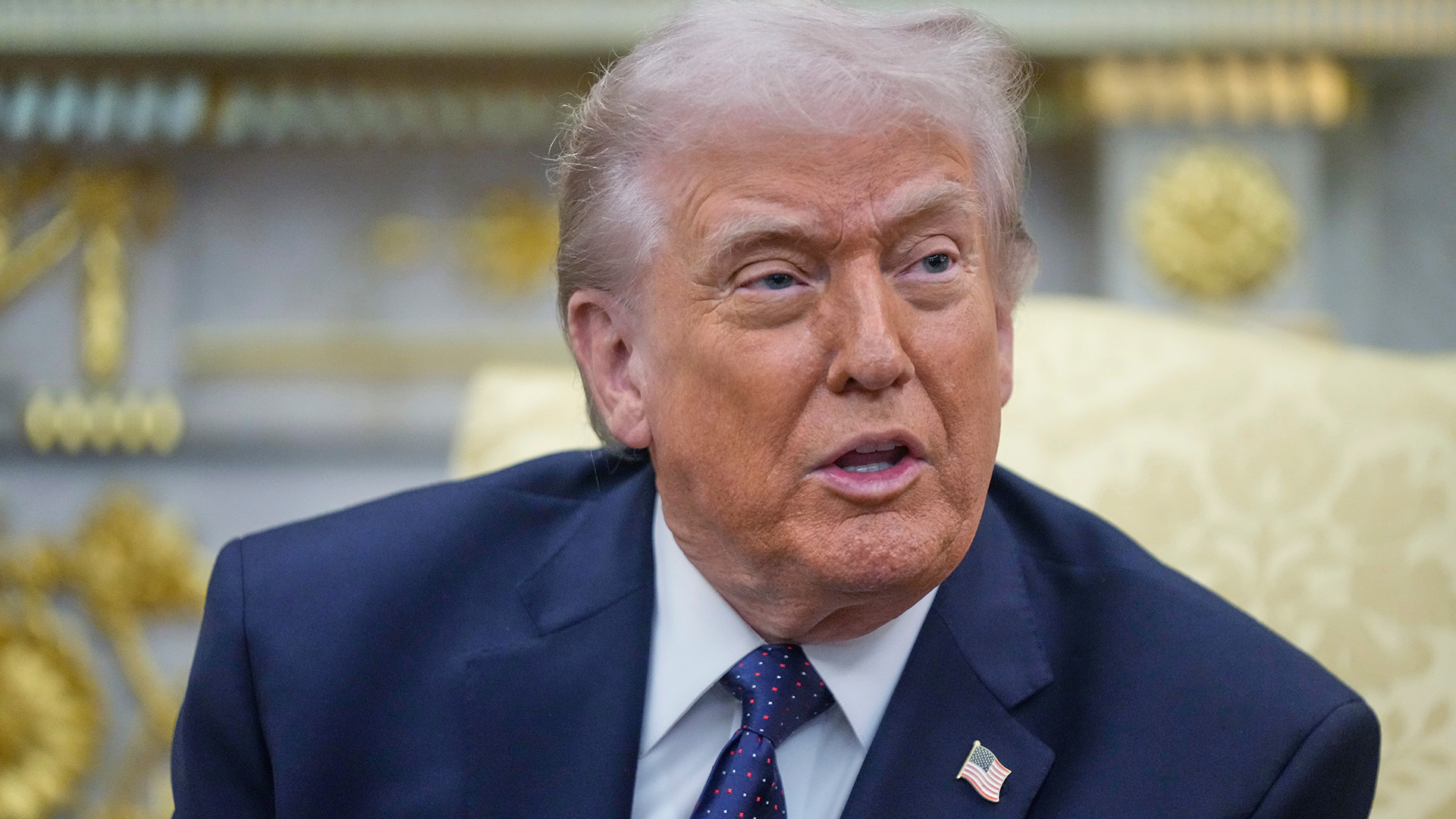 Trump exige rendición total de Irán
