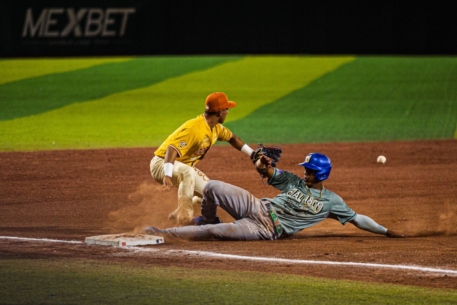 Charros se impone a Dorados en juego de “tablazos”