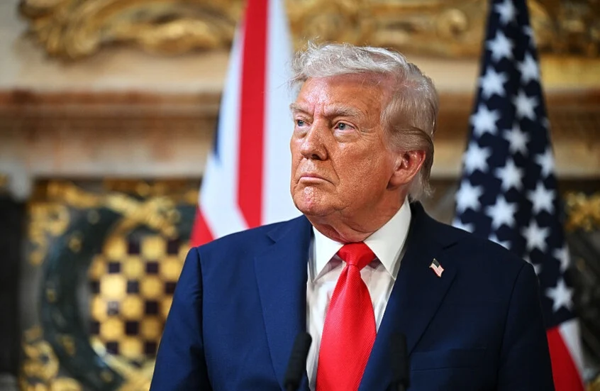 “Abran el maldito estrecho, malditos locos, o vivirán en el infierno”: nueva amenaza de Trump a Irán