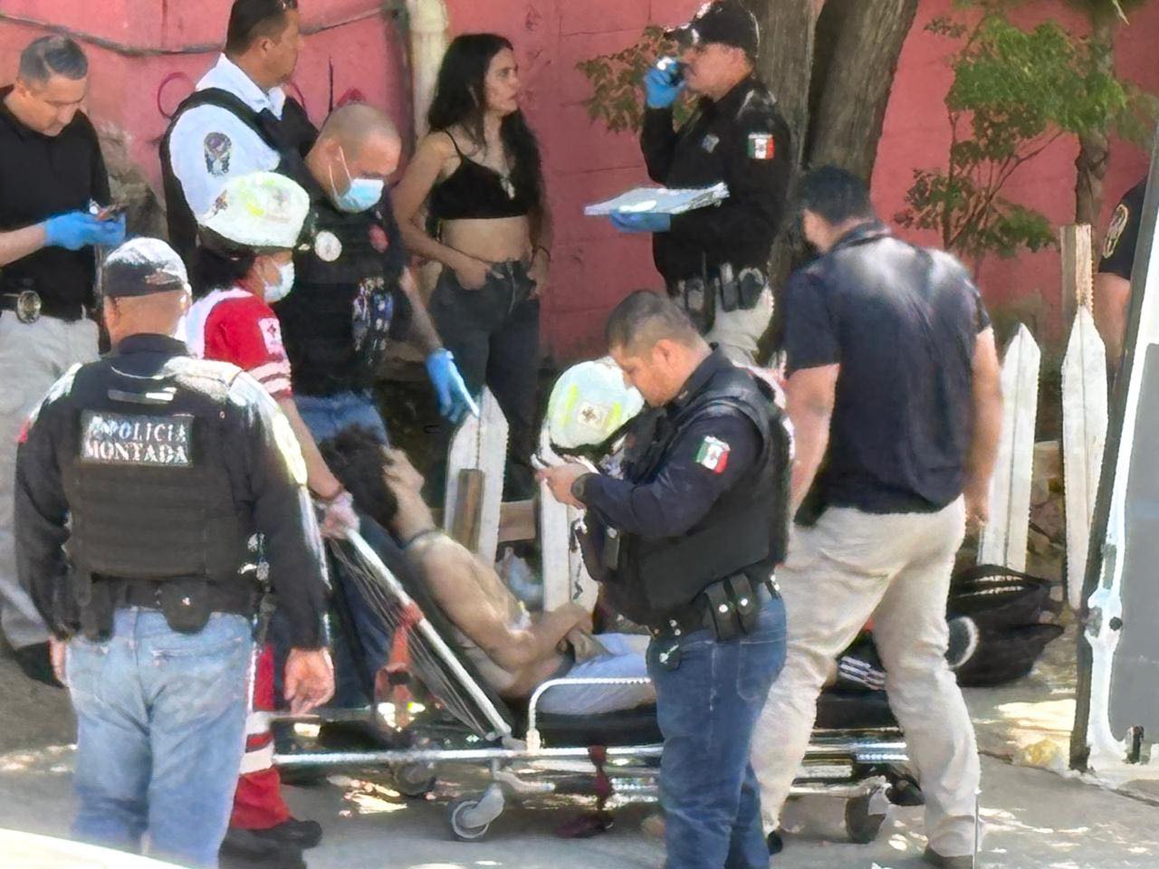 Atacan a joven a balazos en la Madera 65