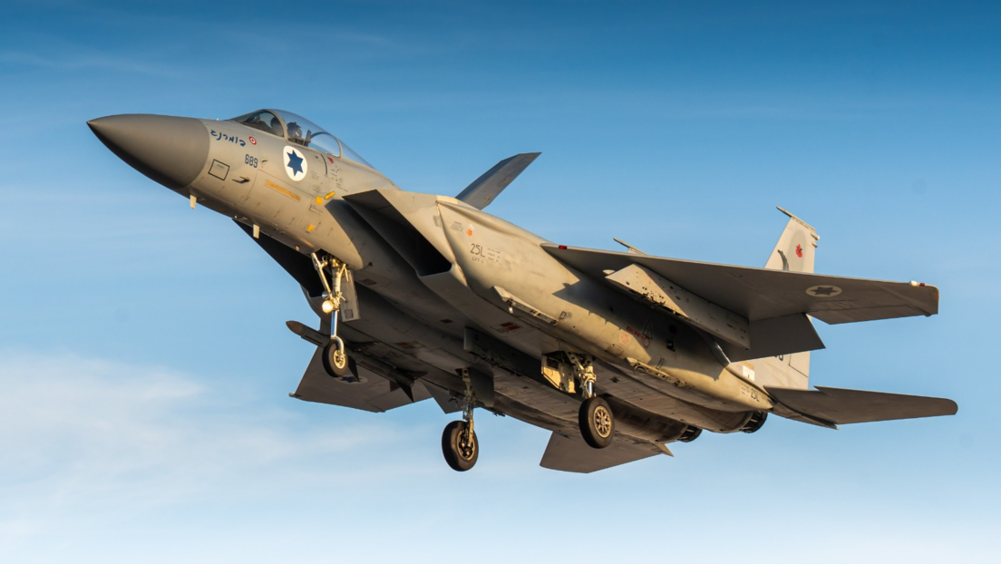Israel bombardea las capitales de Irán y Líbano