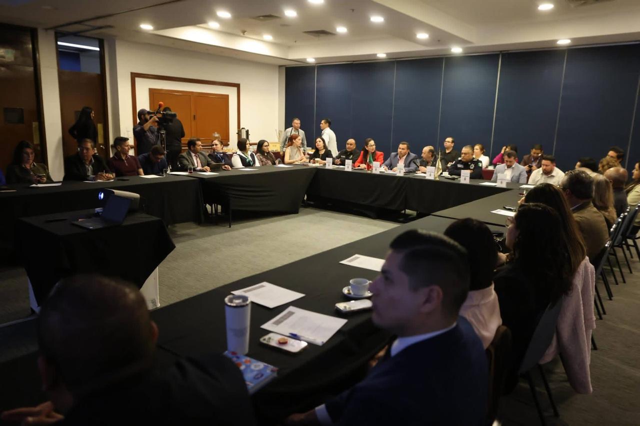 Se reúne Cruz Pérez Cuéllar con la Asociación de Hoteles y Moteles de Ciudad Juárez