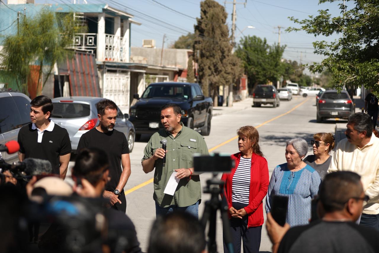 Entrega Cruz Pérez Cuéllar pavimentación de la calle Ejido Parritas
