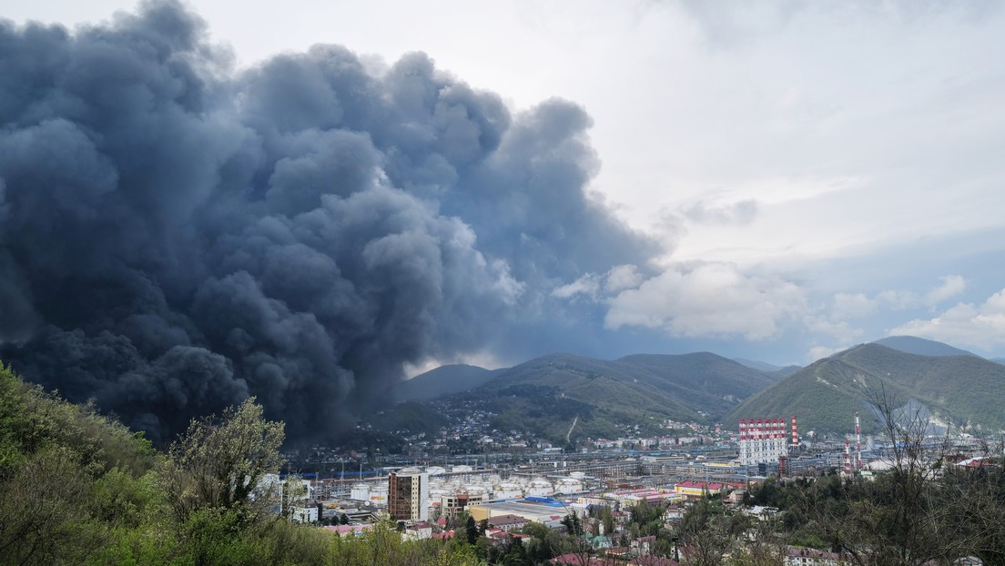 Ataca Ucrania una refinería en Rusia, agudizando aún más la crisis en los mercados