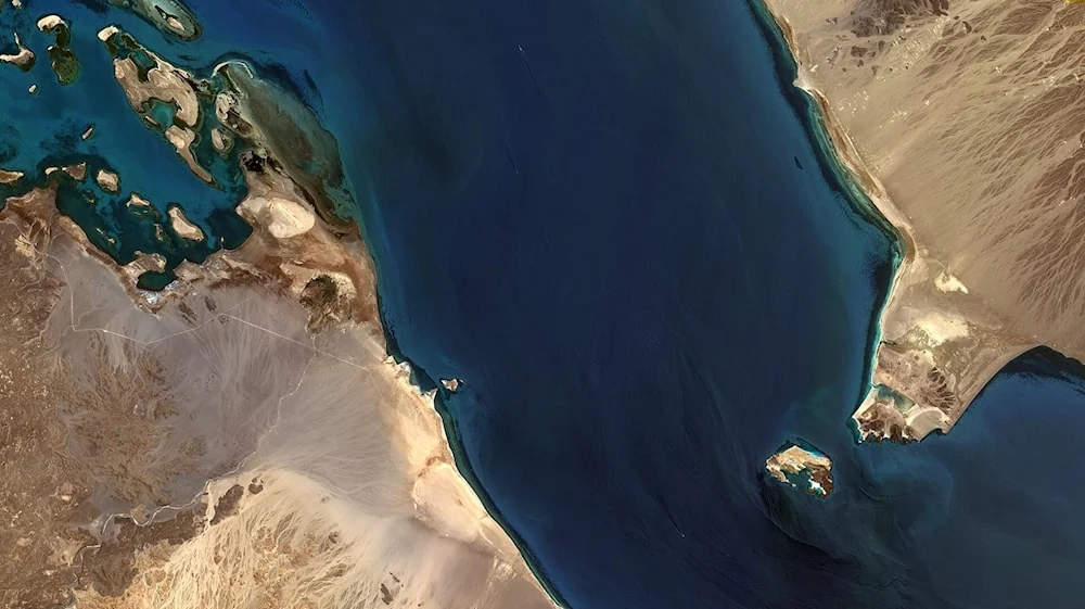 Dos barcos iraníes atraviesan Ormuz pese al bloqueo naval de Estados Unidos