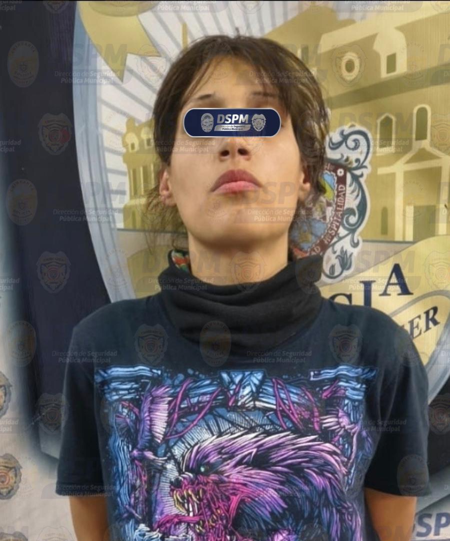 Reportan a mujer armada en la UP