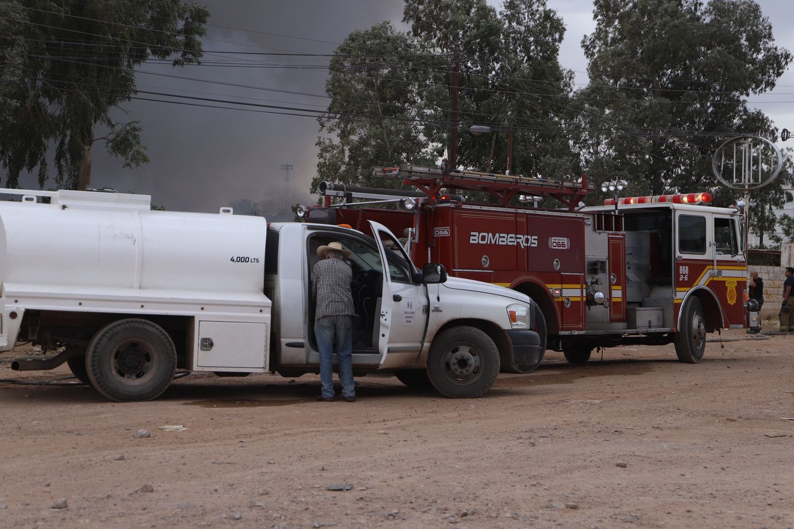 Sin heridos en incendio de la planta recicladora