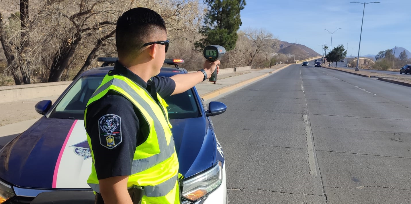 Aplican agentes viales hasta 100 multas diarias por exceso de velocidad