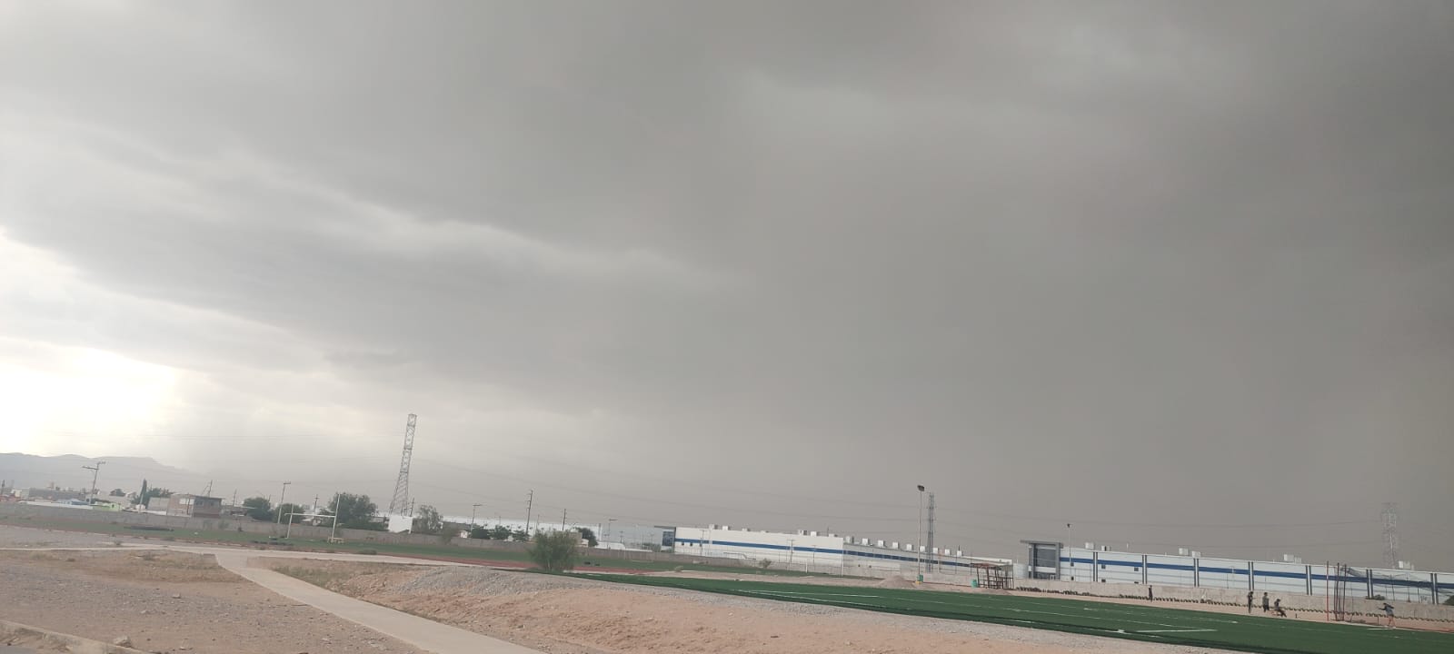 Prevén tolvaneras, lluvias y calor para este viernes