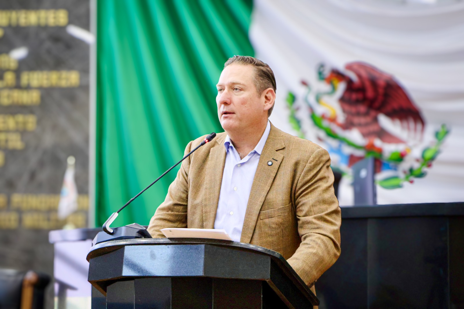 Olson propone reconocer a Pancho Barrio en el Congreso