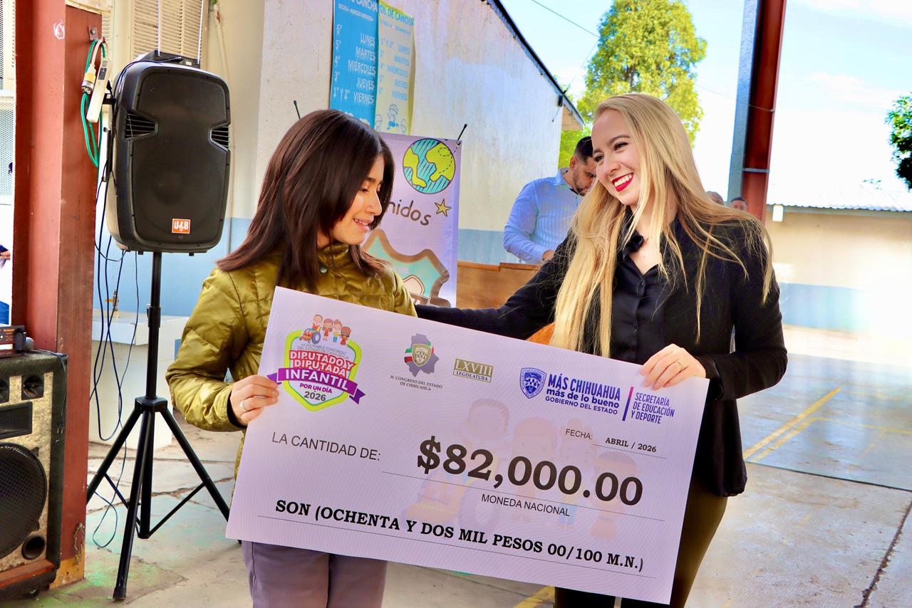 Entrega diputada cheque a escuela primaria