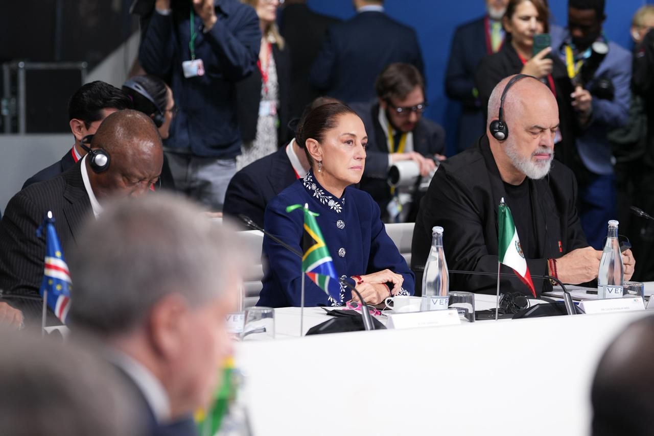 Propone Claudia Sheinbaum en Cumbre en Defensa de la Democracia, destinar 10% del gasto en armas a reforestación