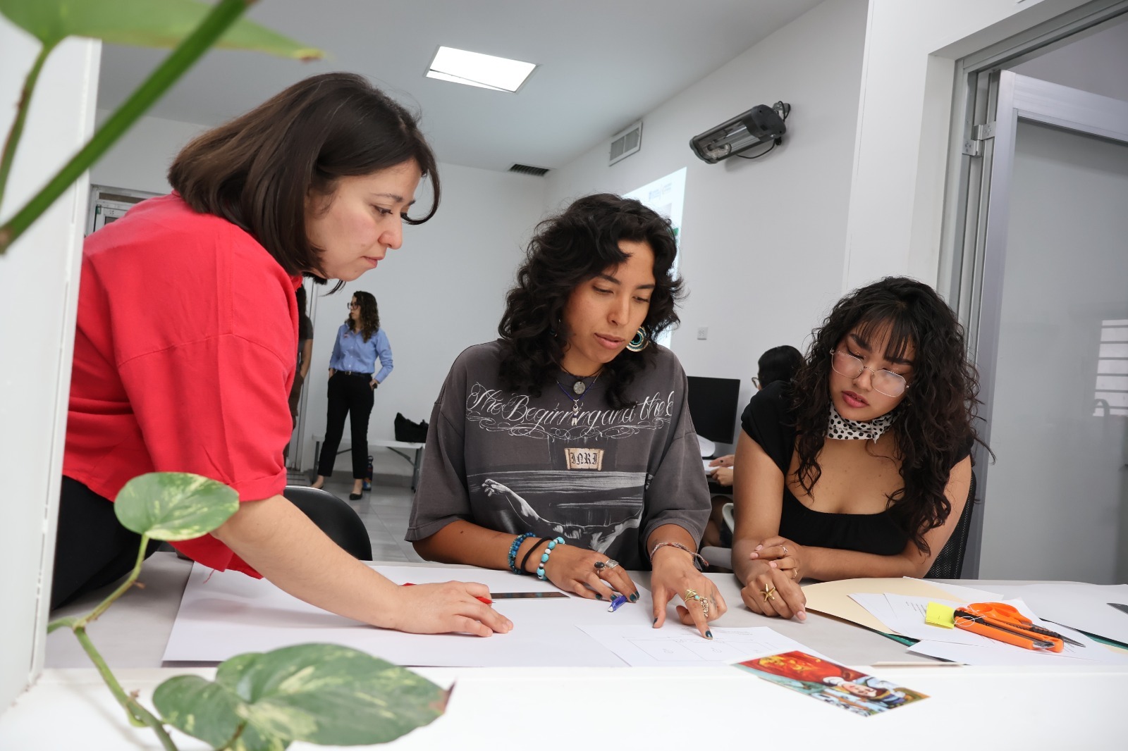 Recibe el Agech a estudiantes de la ENAH